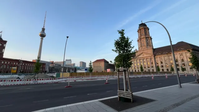 How to learn German? Be better than "Genau" and "Mit Karte, Bitte!"